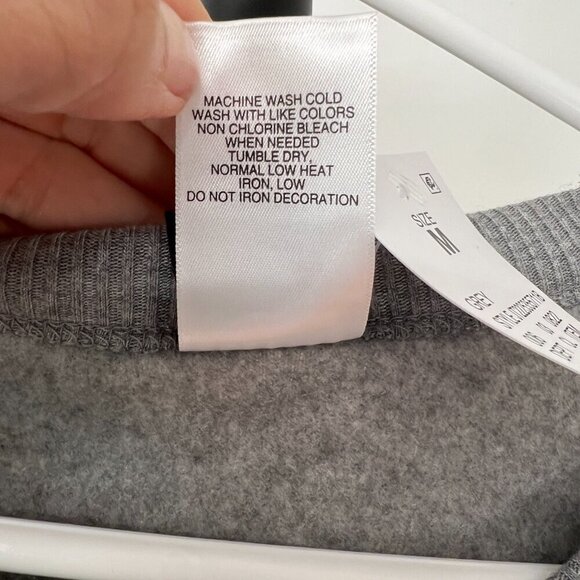 NWT Disney Vintage Style Mini Mouse Gray Crewneck Sweatshirt Sz M - Picture 8 of 9